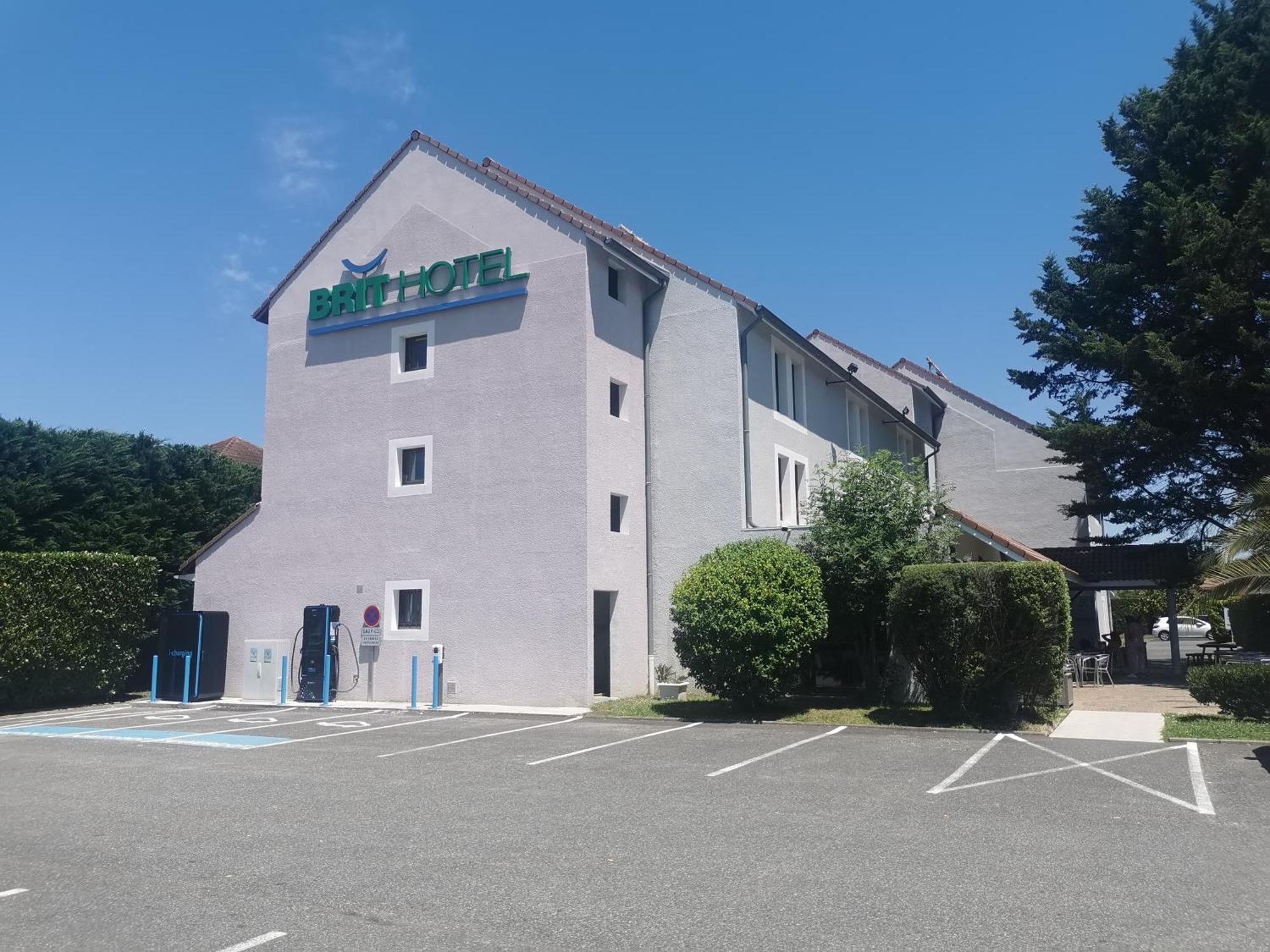 Brit Hotel Confort Pau Lons Εξωτερικό φωτογραφία