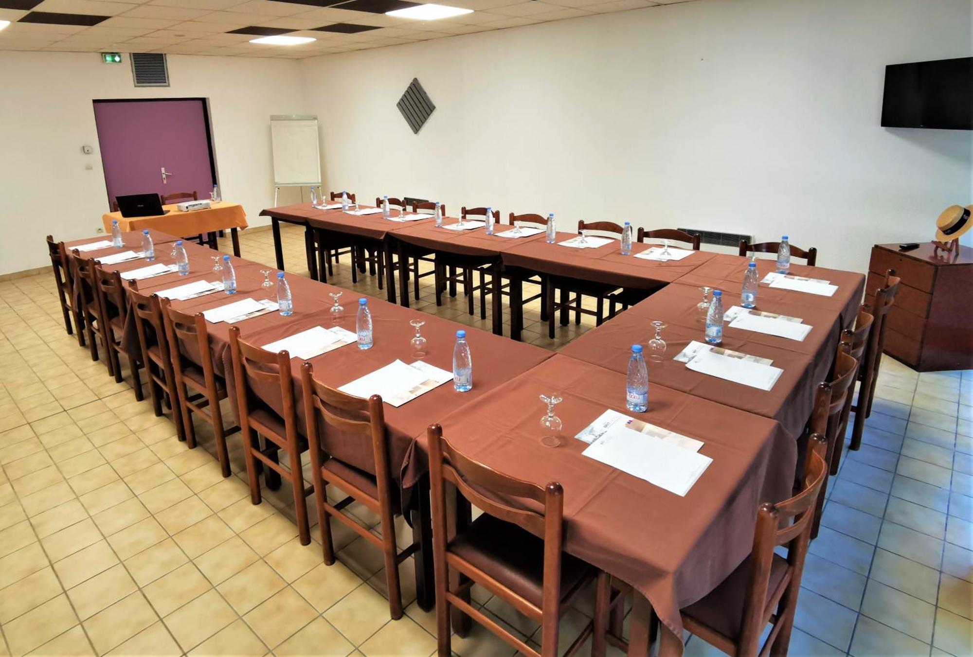 Brit Hotel Confort Pau Lons Εξωτερικό φωτογραφία