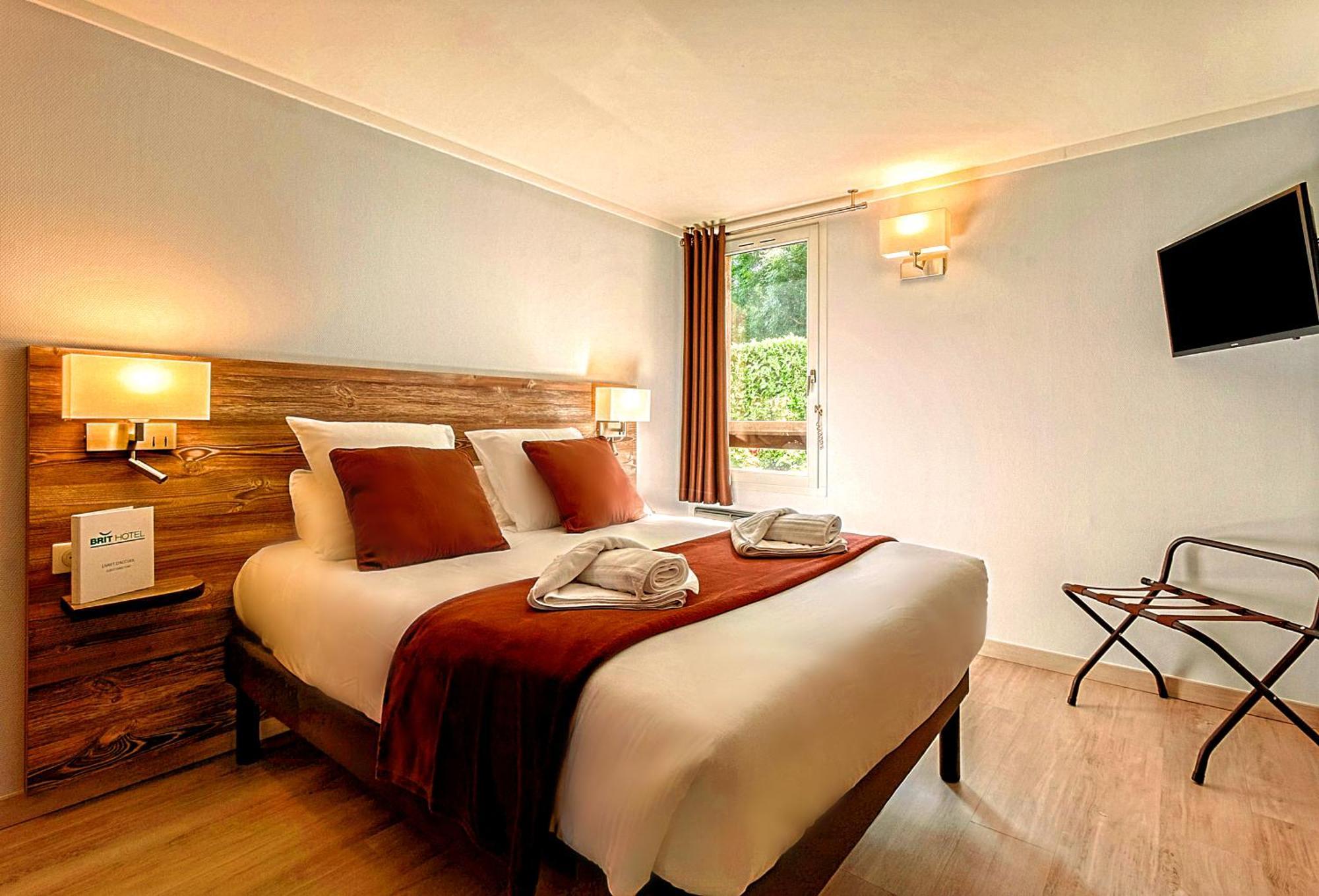 Brit Hotel Confort Pau Lons Εξωτερικό φωτογραφία