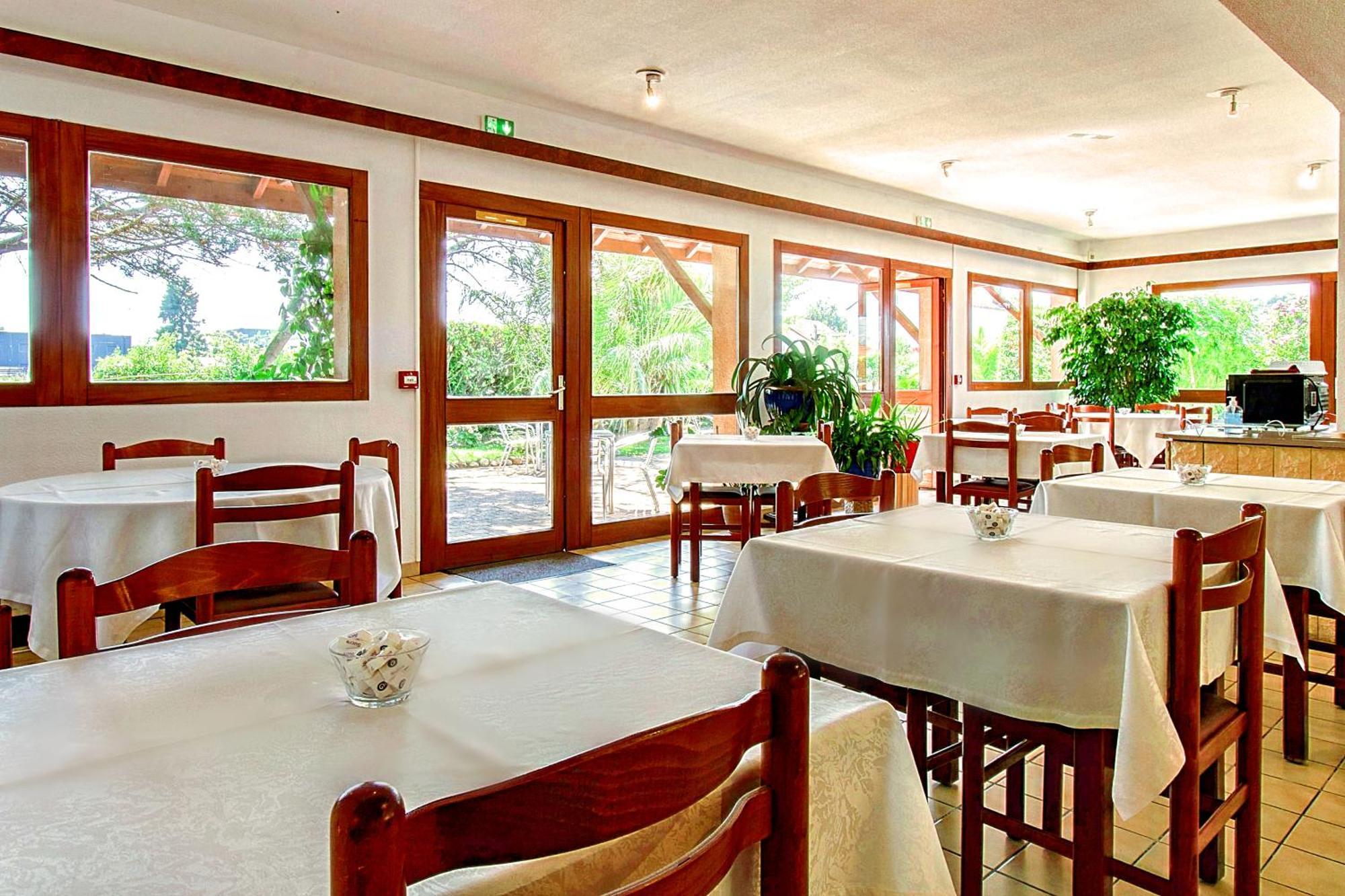 Brit Hotel Confort Pau Lons Εξωτερικό φωτογραφία