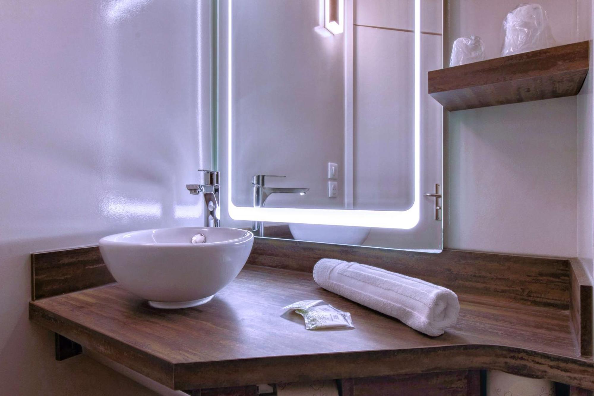 Brit Hotel Confort Pau Lons Εξωτερικό φωτογραφία