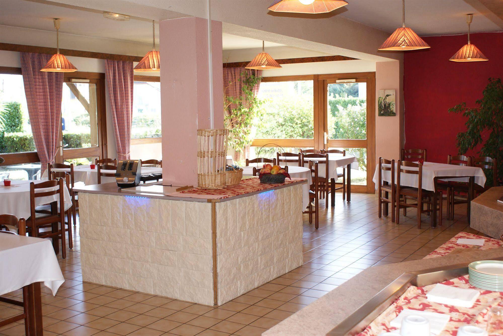 Brit Hotel Confort Pau Lons Εξωτερικό φωτογραφία